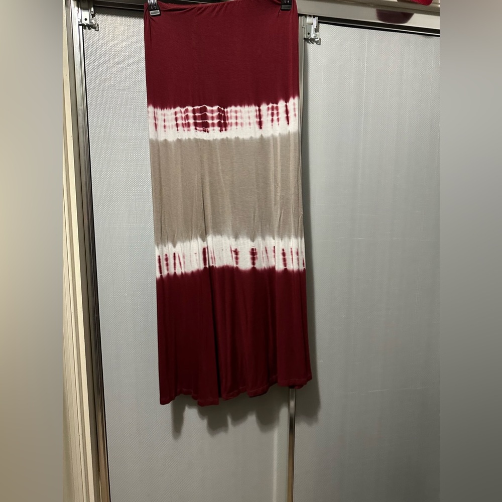 Long skirt, perfect for a game day or night out